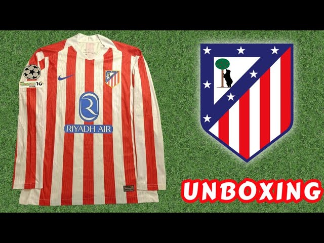 Vídeo relacionado con Atletico de Madrid - Camiseta + pantalon Oficial Griezmann 7 | Temporada 25-26 | Primera Equipación | Rayas Rojas y Blancas | Licencia Oficial (FR/ES, Edad, 8 años, Regular)