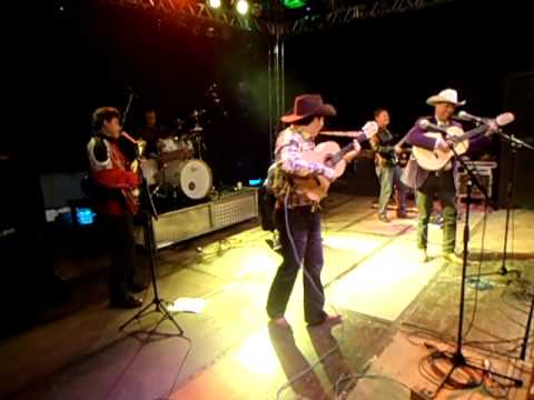 QUARTO VIZINHO RODRIGO MATTOS E PRAIANO