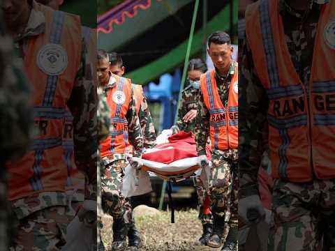 Dos trabajadores nepalíes refugiados en un túnel son rescatados diez días después #shorts