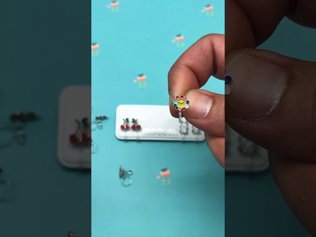 Vídeo relacionado con 30 Pares Pendientes Clip para Niños de Resina no Alérgicos de Resina no Alérgicos para Niños Niñas Mujer Regalo, Sin Agujero