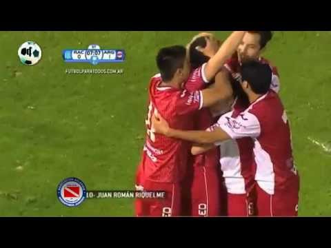 Golazo de Riquelme a Racing por la copa argentina