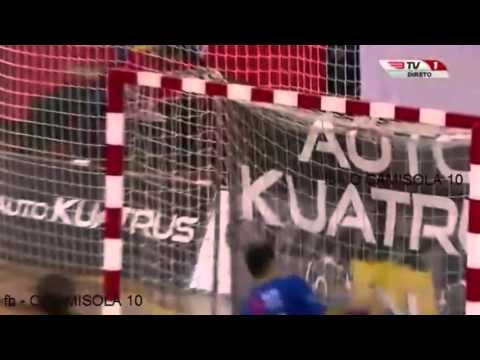 ¿El gol del año en una cancha de fútbol sala?