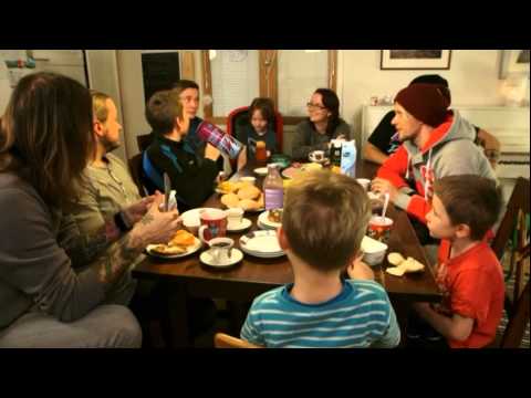 Ostin energiajuomaa kaupasta ja piilotin omaan huoneeseen