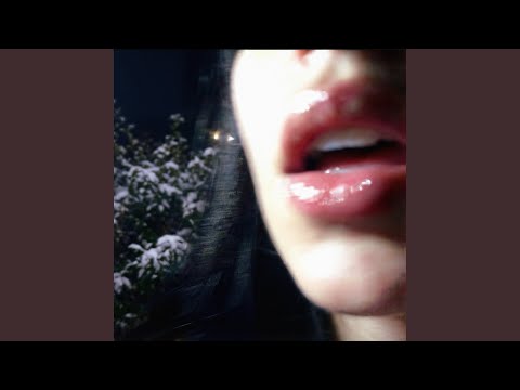 Губы пухлые