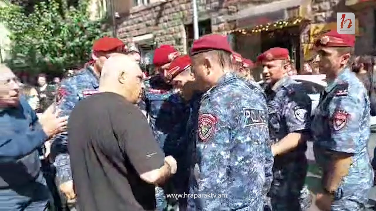 Քաղաքացիներին բերման են ենթարկում