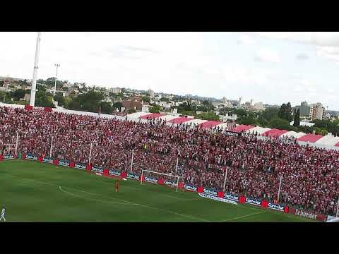 La hinchada de Instituto en el Monumental de Alta Córdoba