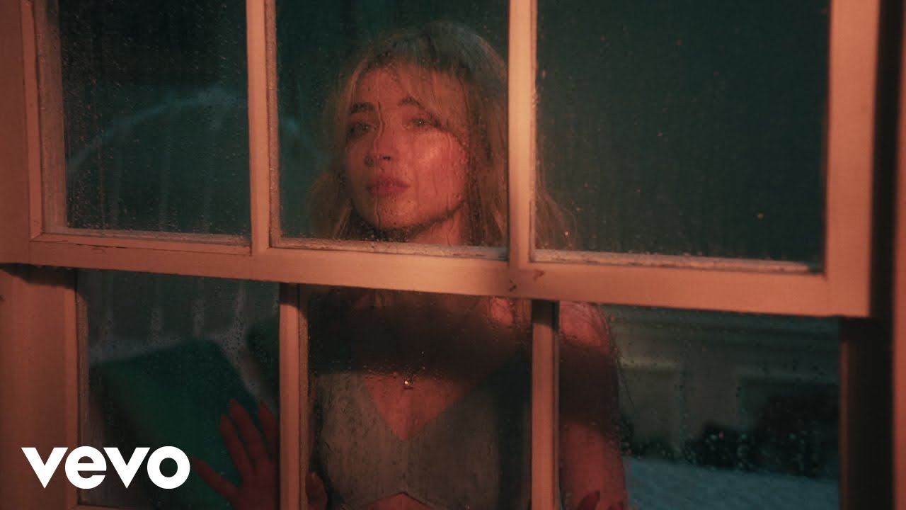 Lirik Lagu Skin - Sabrina Carpenter dan Terjemahan