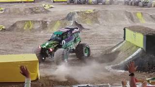 MONSTER JAM 2018 GRAVE DIGGER KILLER STUNTS