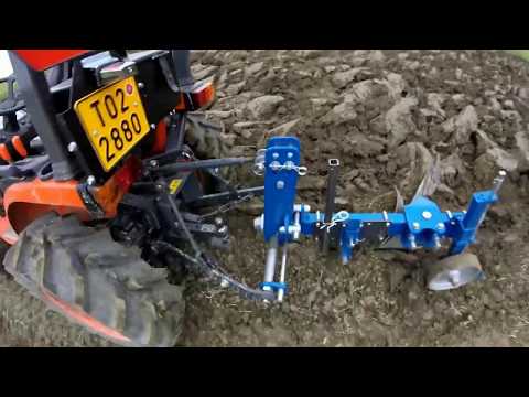Японский трактор Kubota B-2420 в работе