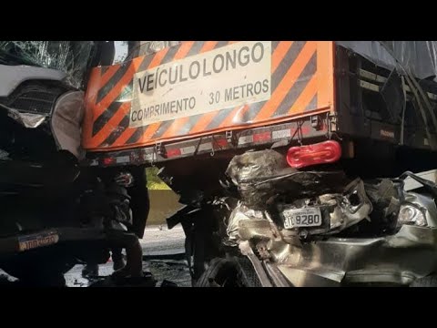 Accident grave deixa quatro mortos em rodovia  itapecerica da Serra zona sul Sao Paulo