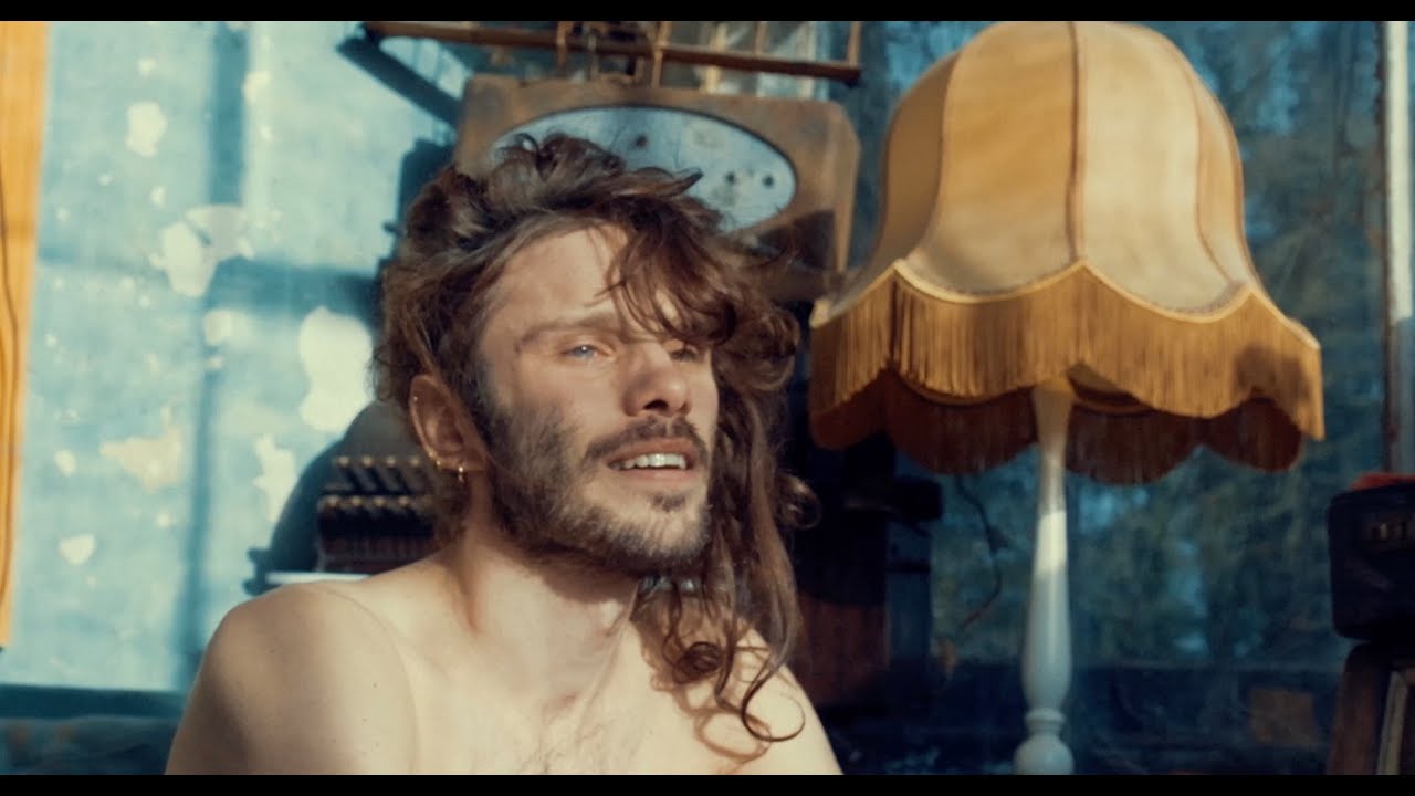 En volière thumbnail