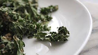How to Make Baked Kale Chips || Healthy Vegan Recipes