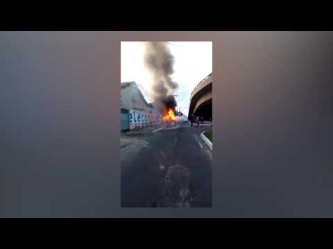 Van pegando fogo na Doutor Freitas em Belém