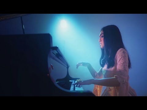 Nadia Alifazuhri - SINYAL SEMESTA Official Music Video
