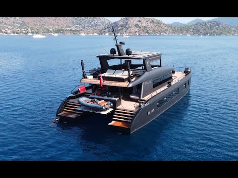 Vision F80 Black - The €5.4 Million FULL Aluminium Power Catamaran!