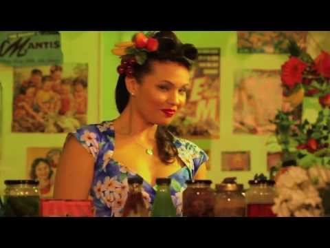 Vuvuvultures - Stay Still (Official Video)