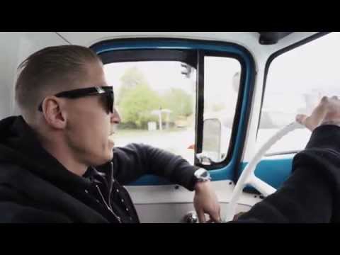 Avionin Prinssi / Hiljaa Liukuu feat TonoSlono / 2015