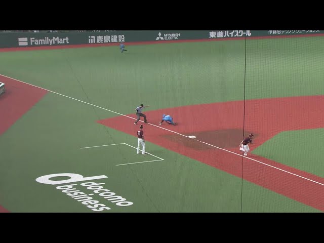 【4回表】ライオンズ・佐藤龍世 三塁線の難しい打球を処理しダブルプレーでピンチを凌ぐ!!  2023年8月15日 埼玉西武ライオンズ 対 東北楽天ゴールデンイーグルス