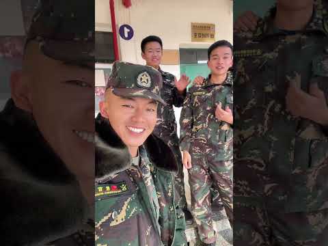 &ldquo;不谈从前，不说如果，只希望 2025 年越来越好！哈哈！&rdquo;教官