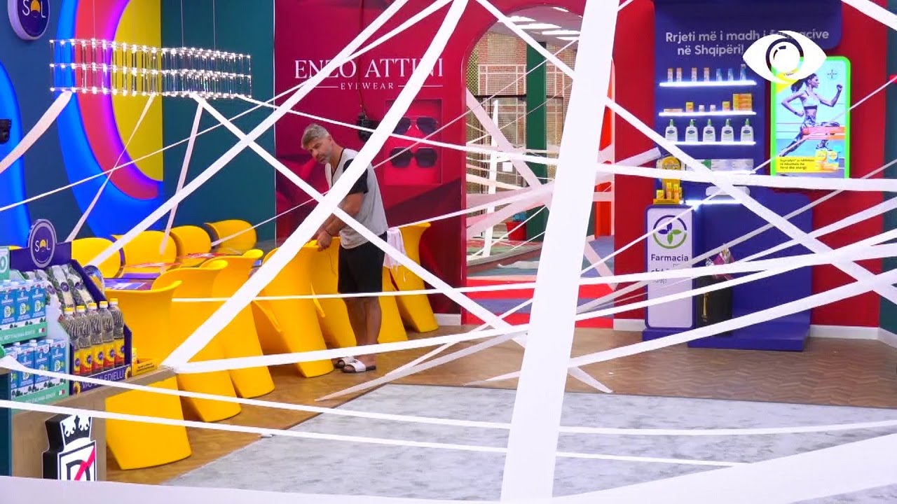 Qetsori kalon përmes letrave për të dalë në oborr