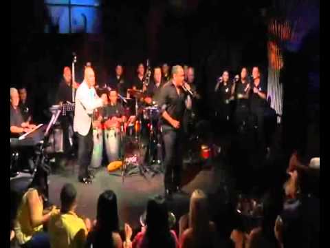 YAN COLLAZO -  LAS MUJERES ESTAN DE MODA