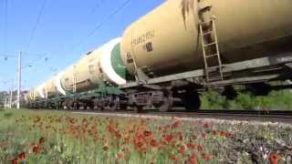 preview picture of video 'Super-long train (153 freight cars) with VL80S-2665 and VL80T-1389'