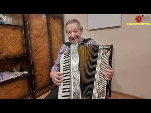 Przeradz Nowy 2024. Na akordeonie gra Jan Kowalczyk z Przeradza Nowego