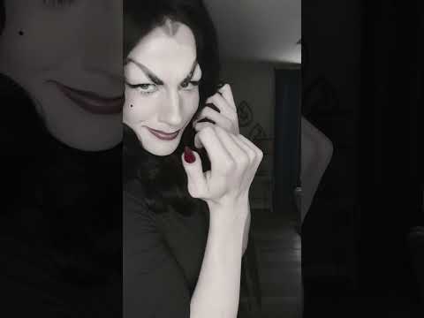 Another look at my Vampira Halloween costume #Vampira #Cosplay #Corset #halloween #pinup #edwood