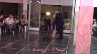 PAOLA TACCHETTI y JOSE LUIS FERRARO bailando CON ALMA Y VIDA en FLOREAL MILONGA