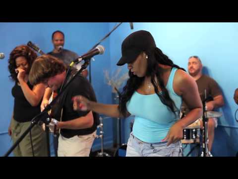 Live at JamBase HQ: Episode 9 - Keller Williams with More Than A Little