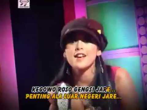 Utami Dewi F - Ala Luar Negerian [Official Music Video]