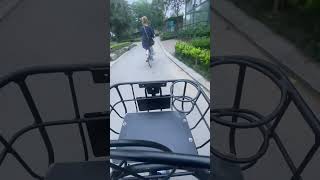 Đạp xe công cộng đi công viên Thủ Lệ