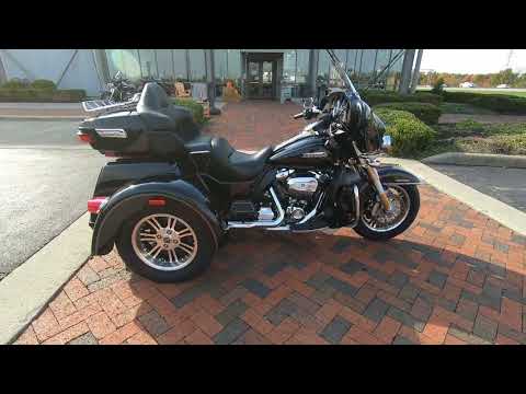 2017 Harley-Davidson Tri Glide Ultra Trike FLHTCUTG