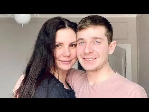 35-vjeçarja bie në dashuri me djalin e ish-bashkshortit, 15 vite më të ri