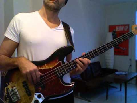 L284 A Major pentatonic bass lick