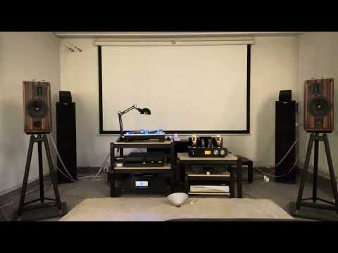 Randy Pie, LP Magic Ferry, Titel: Eyes on Fire