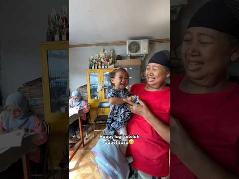 Adek Arsyila ke Posyandu sama nenek 🥰🥰