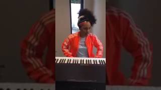 Alicia keys - More Than We Know live on Facebook