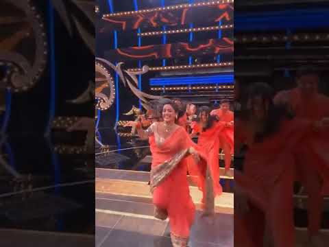 Aishwarya Sharma or Ayesha Singh Act Like Duck 🦆 on the set gum hai kisi ke pyar mein #shorts