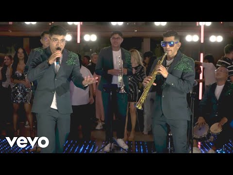 Salsas De Amor Mix: Ahora Quién/Me Estoy Enamorando/Conciencia/Desnúdate Mujer