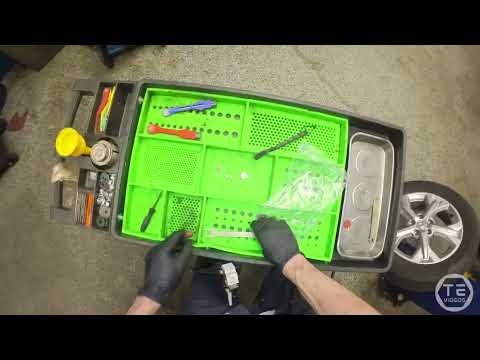 Soothing 24 Honda HR-V Oil Change #honda #hrv #oilchange #eps #satisfying #pov #asmr #jazz