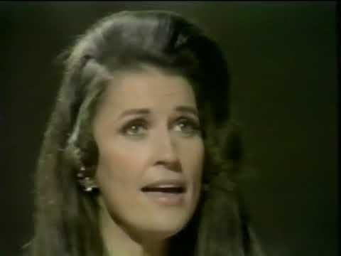 Anita Carter wows the crowd - "No One's Gonna Miss Me"/"I'll Be All Smiles Tonight"