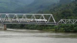 preview picture of video 'Train Railway : Dwipangga passing Serayu Bridge'