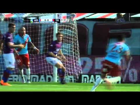 Silva estrelló el palo. Arsenal 0 - Tigre 0. Fecha 22. Primera División 2015. FPT.