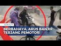 Pemotor Di Jalan Raya Utama Cirebon Kuningan Berjatuhan Diterjang Arus Banjir
