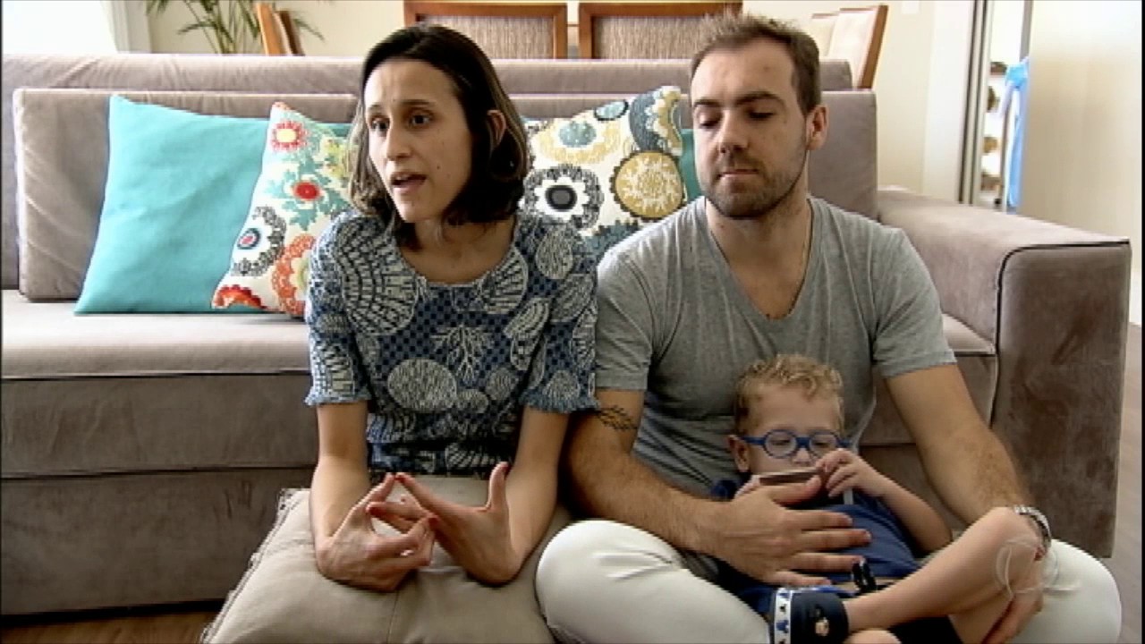 Menino não pode comer por causa de síndrome