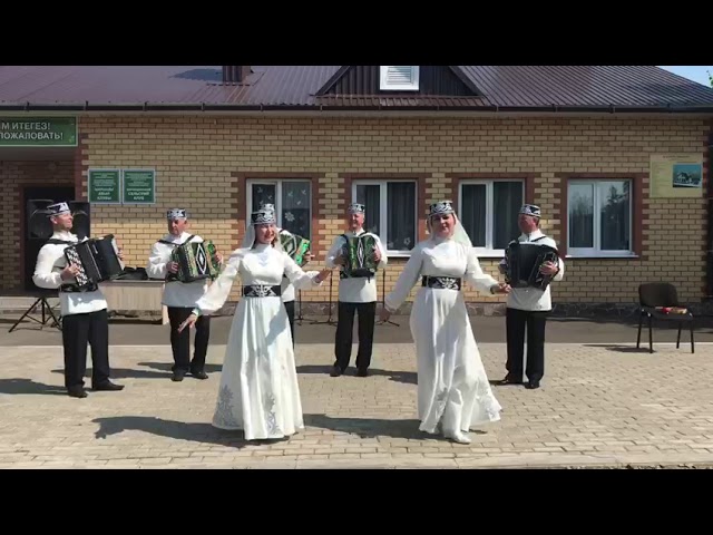 "Көмеш телле гармун" ансамбле Шәһәр көне белән котлый