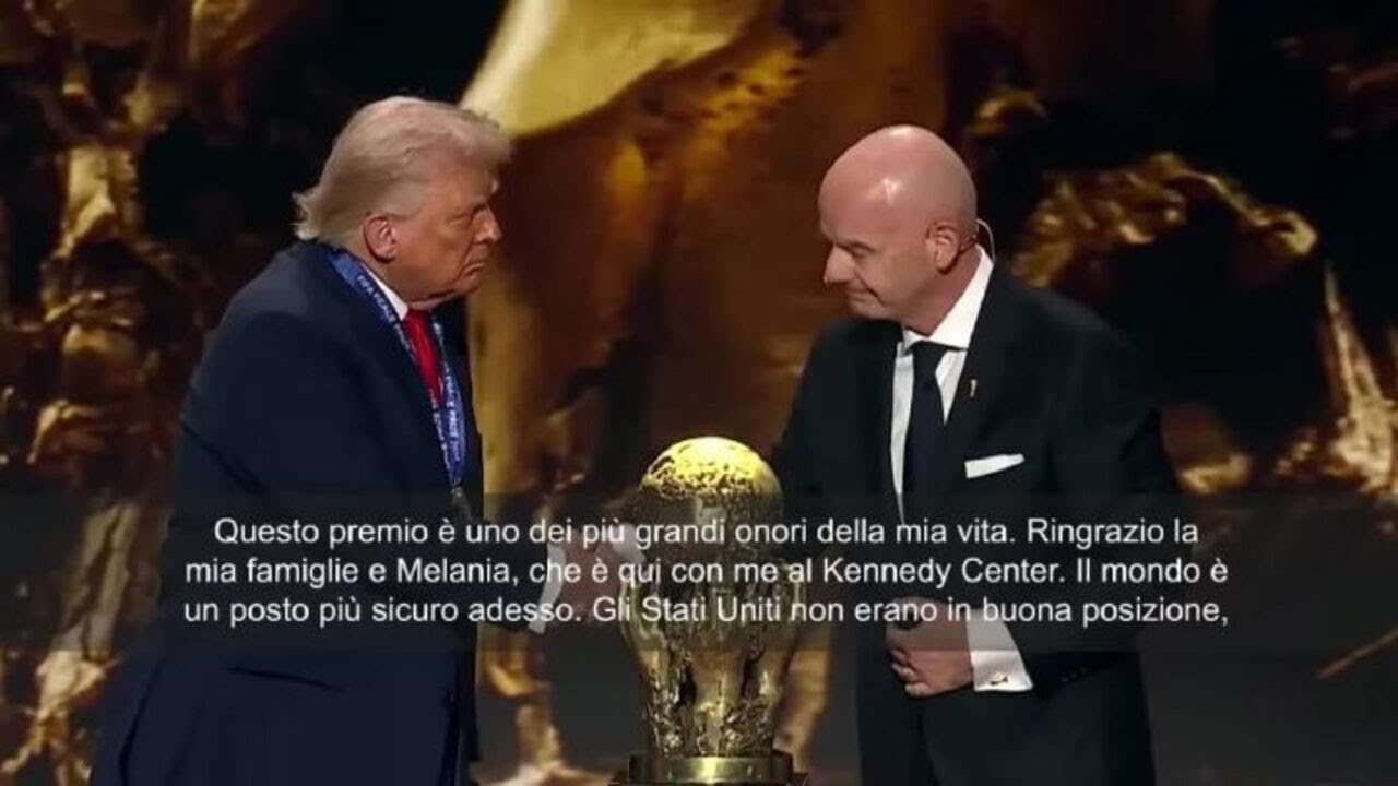 Trump riceve premio Fifa per pace da Infantino: Grande onore, ora il mondo è un posto più sicuro