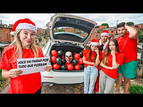 Era Pra Ser Um Amigo Secreto, Mas O Palhaço Sumiu Com Os Presentes!