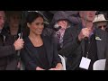 Meghan beats Harry at welly-wanging in Auckland thumbnail 1